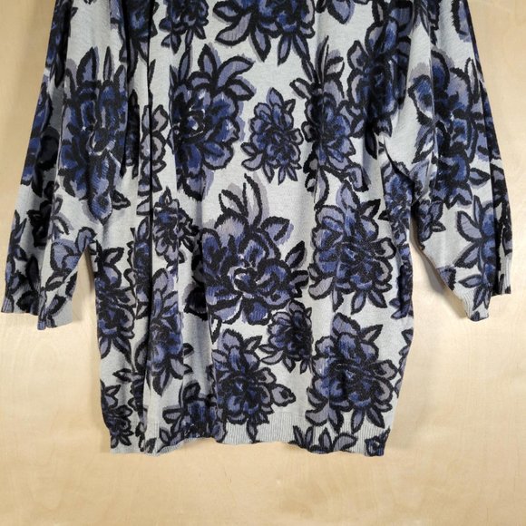 Avenue Gray Black Roses V Neck Long Sleeve Sweater Women Size 22/24 - Picture 9 of 9